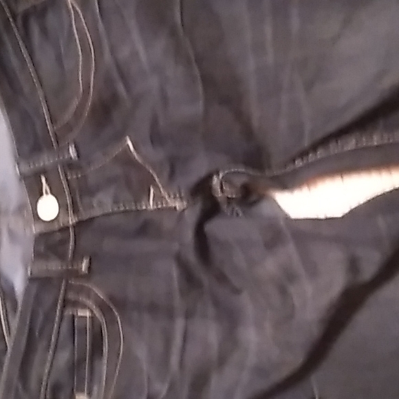 Jesns - Picture 2 of 4